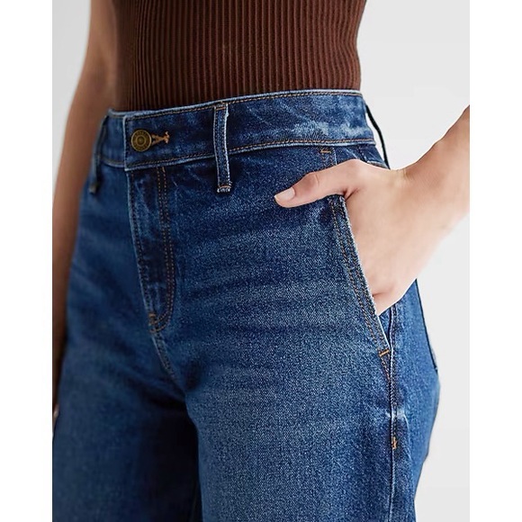 Express Women’s Relaxed Tapered Mid Rise Jeans - Picture 3 of 13